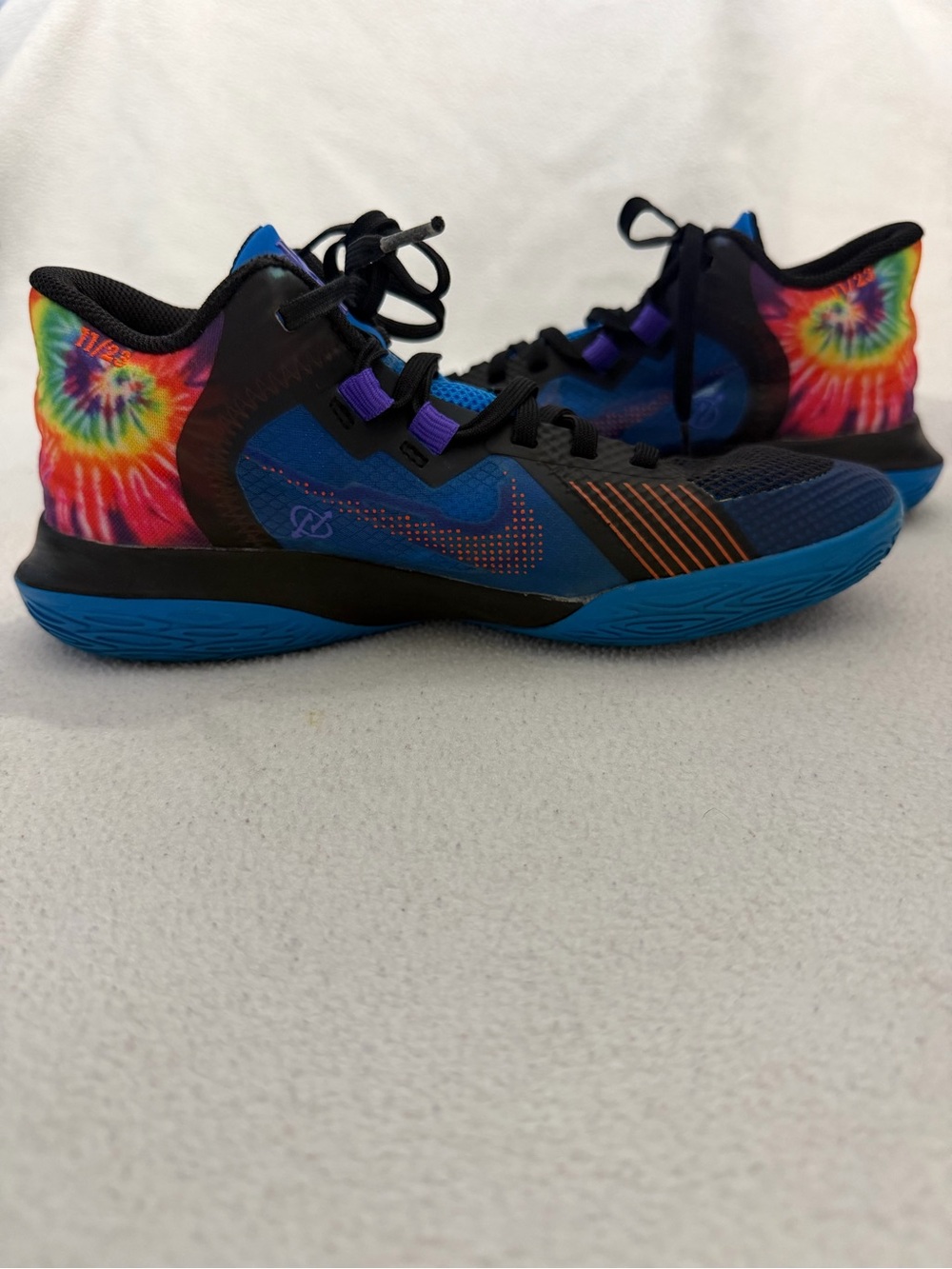 Nike Kyrie Flytrap V Gs Kids Blue and Tie-Dye Basketball Sneakers